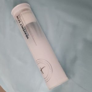 it Cosmetics Heavenly Skin Full Coverage Foundation  Brush No 703